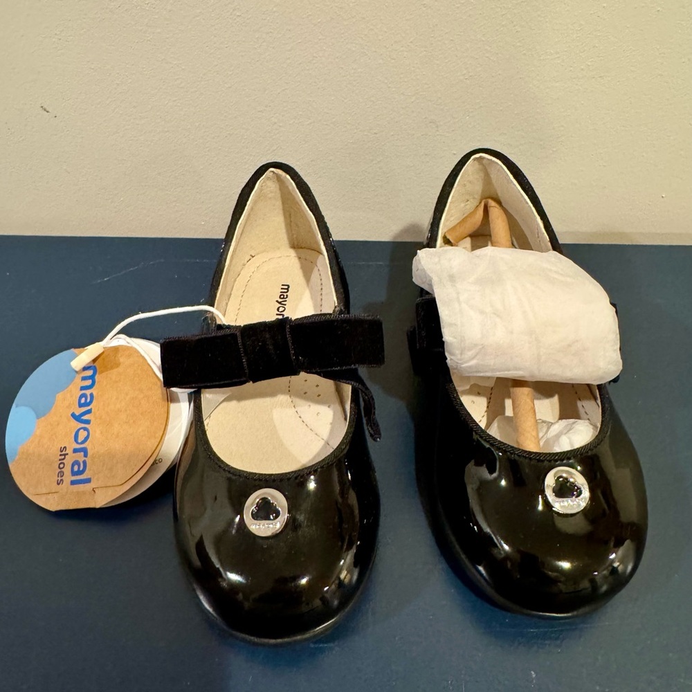 NET!  Mayoral Patent Leather Shoes (Sz 23/7 or 7.5)